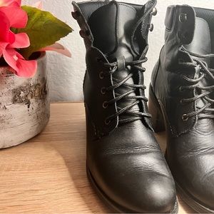 Lace Up black leather booties -7.5